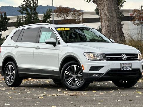 Used 2018 Volkswagen Tiguan SEL w/ 3rd Row Seat Package image 2