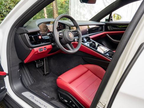 New 2025 Porsche Panamera image 4