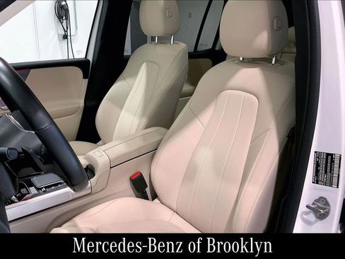 Used 2022 Mercedes-Benz GLB 250 4MATIC image 10