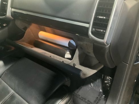 Used 2014 Porsche Cayenne S image 32