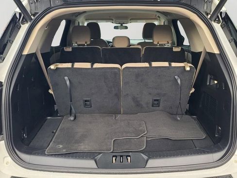 Used 2022 Ford Explorer XLT image 12