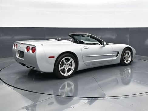 Used 2000 Chevrolet Corvette Convertible w/ Memory Pkg RWD image 2