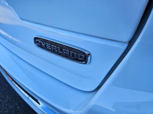 Used 2023 Jeep Grand Cherokee Overland w/ Luxury Tech Group IV AWD/4WD image 12