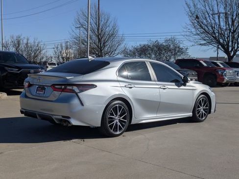 Used 2023 Toyota Camry SE image 7