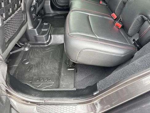 Used 2019 Jeep Wrangler Unlimited Rubicon AWD/4WD image 27