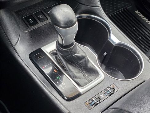 Used 2016 Toyota Highlander Limited Platinum image 17