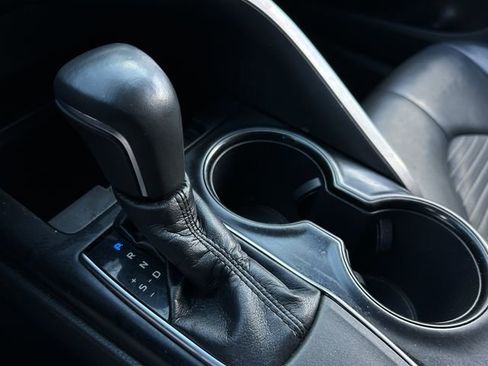 Used 2018 Toyota Camry SE image 25