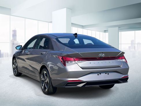 Used 2023 Hyundai Elantra SEL w/ Convenience Package FWD image 3