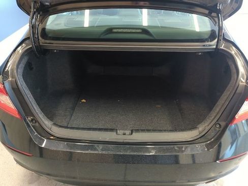 Used 2018 Honda Accord Touring image 4