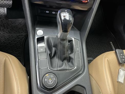 Used 2022 Volkswagen Tiguan SE AWD/4WD image 25