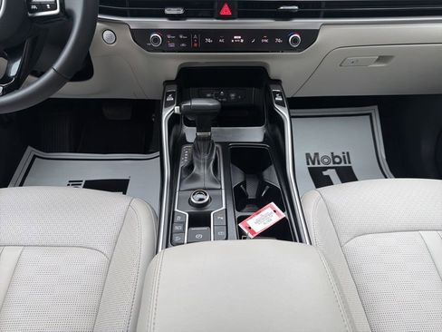 Certified 2024 Kia Sorento S w/ Panoramic Sunroof Package FWD image 24