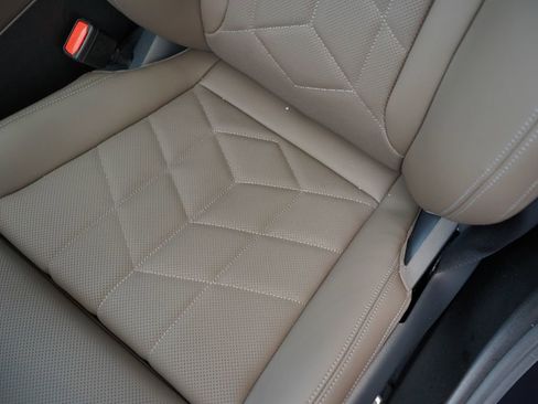 New 2026 BMW 550e xDrive w/ Premium Package image 12