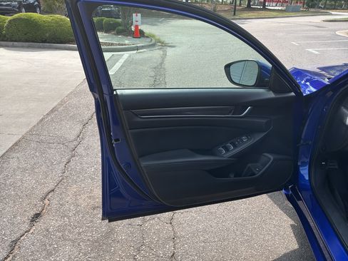Used 2019 Honda Accord Sport image 14