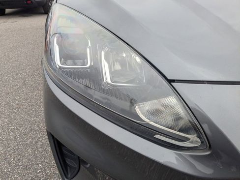 Used 2021 Ford Escape SE w/ SE Sport Appearance Package image 10