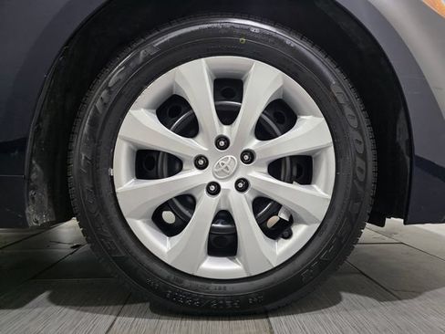 Used 2021 Toyota Corolla LE w/ Carpet Mat Package (TMS) FWD image 25