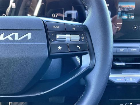 Certified 2025 Kia K4 EX image 24