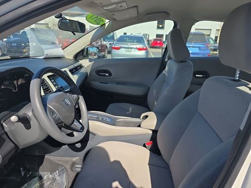 Used 2017 Honda HR-V LX image 17