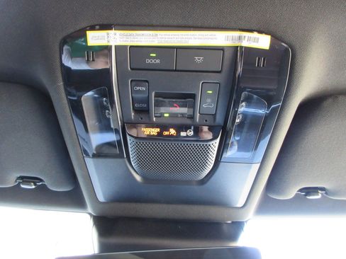 Used 2025 Lexus GX 550 w/ Accessory Package (2T) AWD/4WD image 19