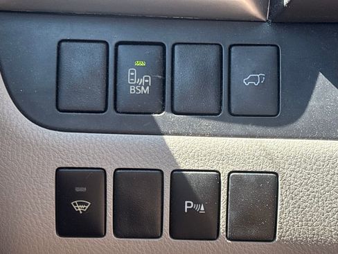 Used 2016 Toyota Highlander Limited image 24