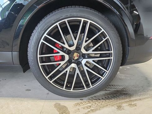 Certified 2025 Porsche Cayenne S AWD/4WD image 10