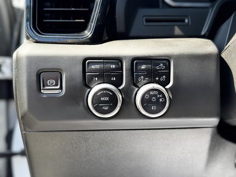 Used 2025 GMC Sierra 2500 AT4 AWD/4WD image 16