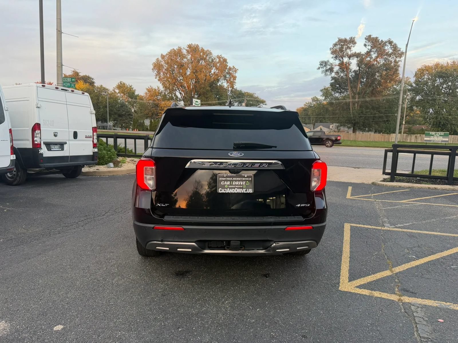 Used 2022 Ford Explorer XLT w/ Equipment Group 202A AWD/4WD image 2