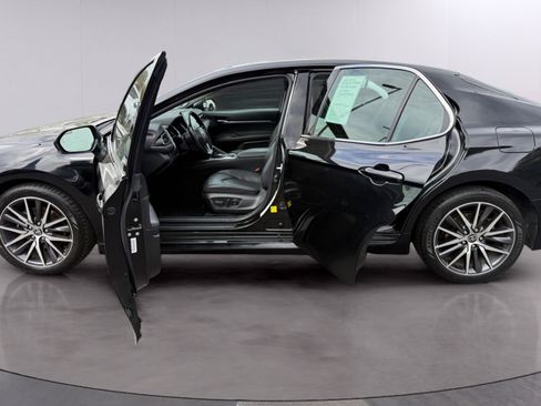 Used 2023 Toyota Camry XLE w/ Navigation Package AWD/4WD image 5