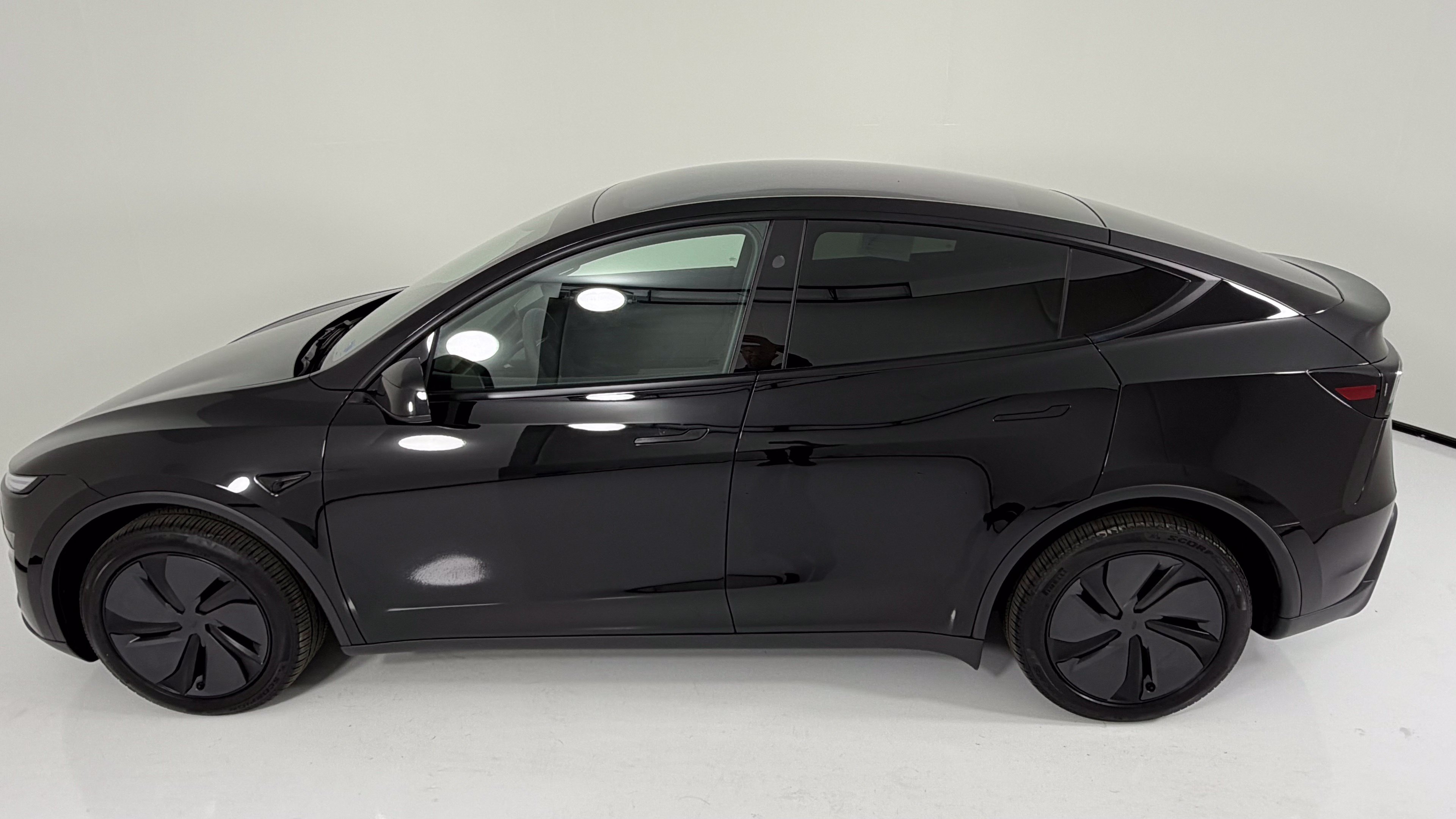 Used 2026 Tesla Model Y Long Range RWD image 17