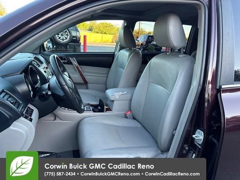 Used 2013 Toyota Highlander Limited AWD/4WD image 12