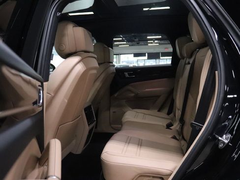 Used 2020 Porsche Cayenne E-HYBRID w/ Premium Plus Package image 14