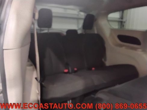 Used 2020 Chrysler Voyager L FWD image 17
