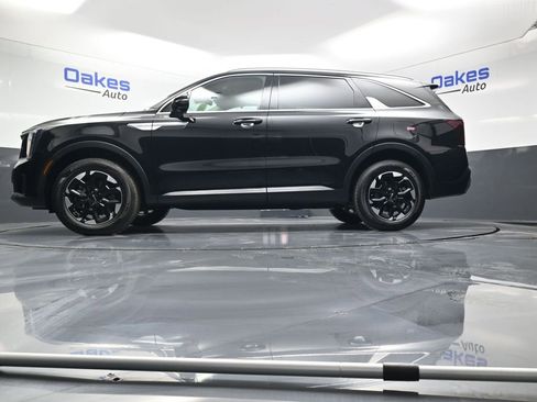 Certified 2025 Kia Sorento S AWD/4WD image 29