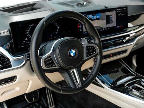 Used 2025 BMW X7 M60i AWD/4WD image 18