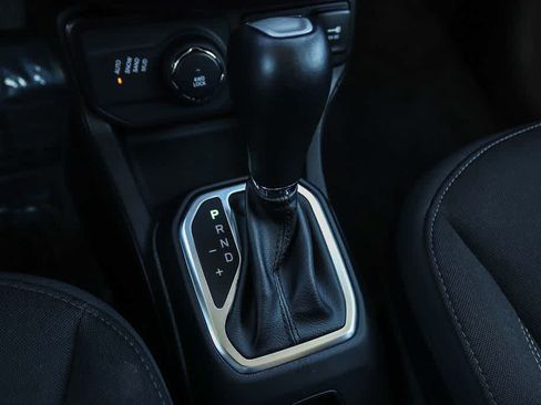 Used 2023 Jeep Renegade Latitude AWD/4WD image 19