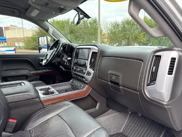 Used 2019 GMC Sierra 2500 SLT w/ Duramax Plus Package AWD/4WD image 28