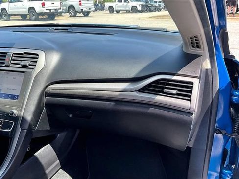 Used 2020 Ford Fusion SE FWD image 21