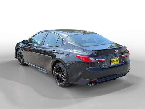 Used 2025 Toyota Camry SE FWD image 3