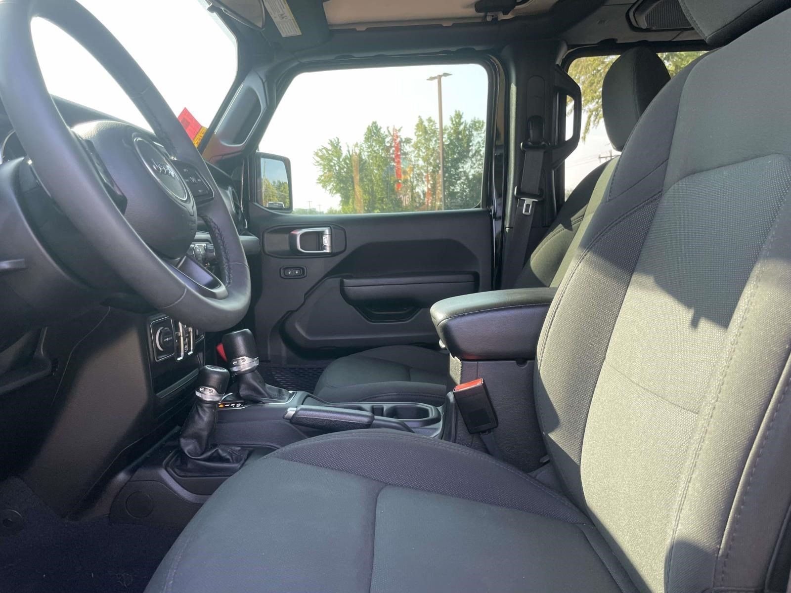 Used 2023 Jeep Gladiator Sport AWD/4WD image 13