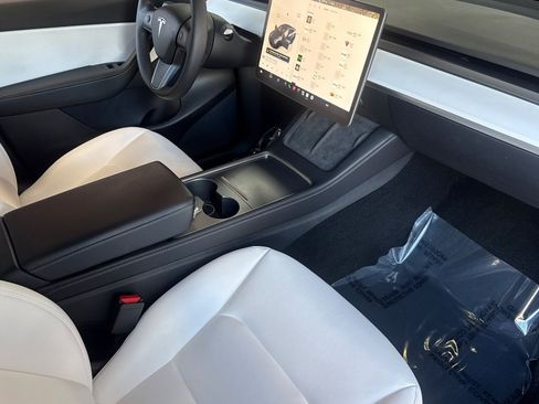 Used 2022 Tesla Model Y Performance AWD/4WD image 35