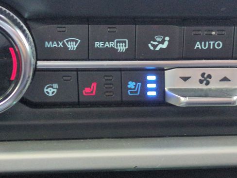 Used 2022 Ford Expedition Limited image 22