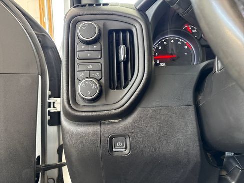 Used 2022 Chevrolet Silverado 2500 Custom AWD/4WD image 40