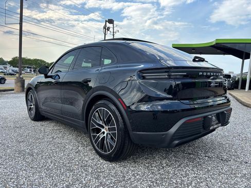 Used 2025 Porsche Macan 4 Electric AWD/4WD image 7