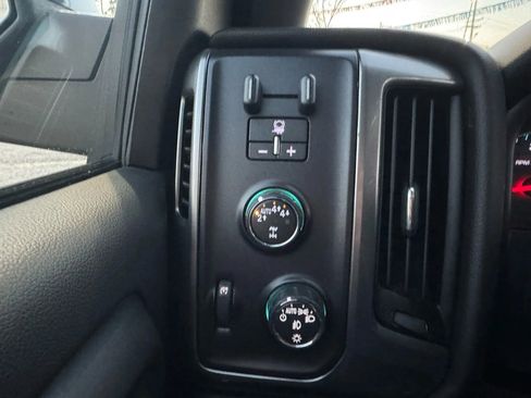 Used 2018 Chevrolet Silverado 1500 LT w/ Midnight Edition image 24