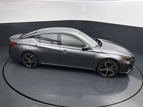 Used 2023 Nissan Altima 2.5 SR FWD image 23
