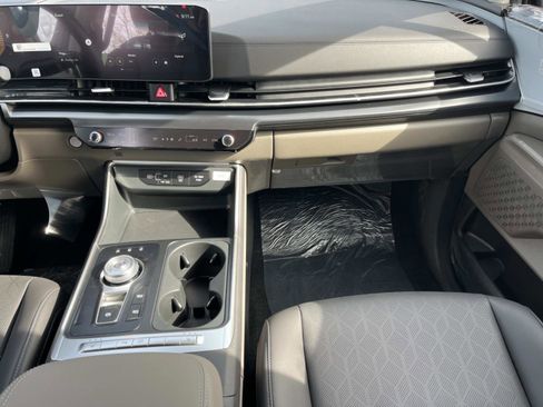 New 2026 Kia Carnival EX image 13