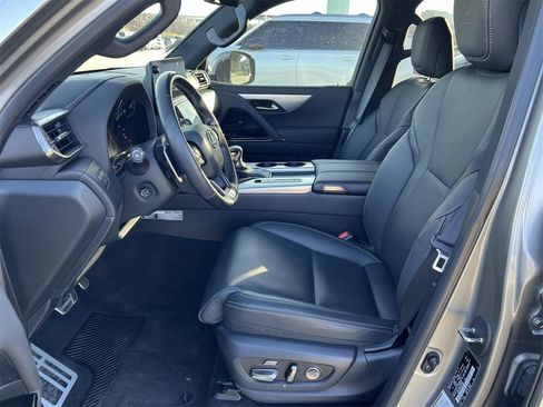 Used 2023 Lexus LX 600 F Sport image 9