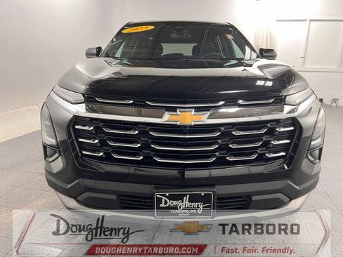 Used 2025 Chevrolet Equinox LT FWD image 2