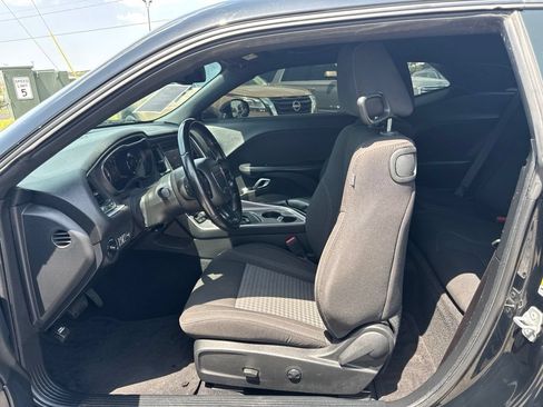 Used 2022 Dodge Challenger SXT w/ Driver Convenience Group RWD image 12
