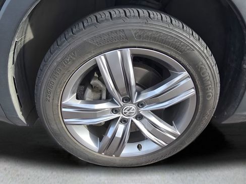 Used 2020 Volkswagen Tiguan SEL image 9