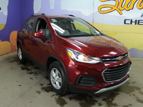 Used 2021 Chevrolet Trax LT w/ Driver Confidence Package AWD/4WD image 4